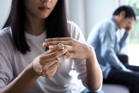 removing wedding ring